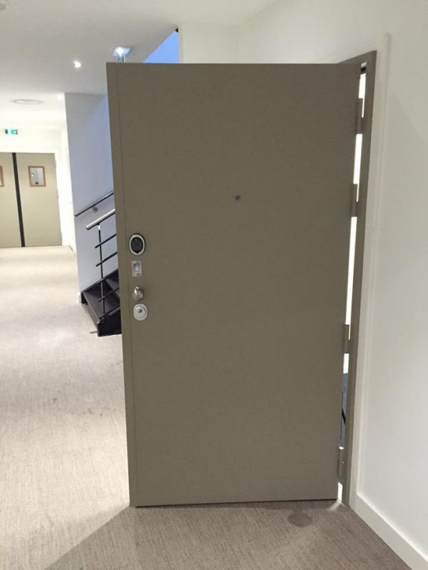 bloc porte blindé avec serrure motorisée en corse